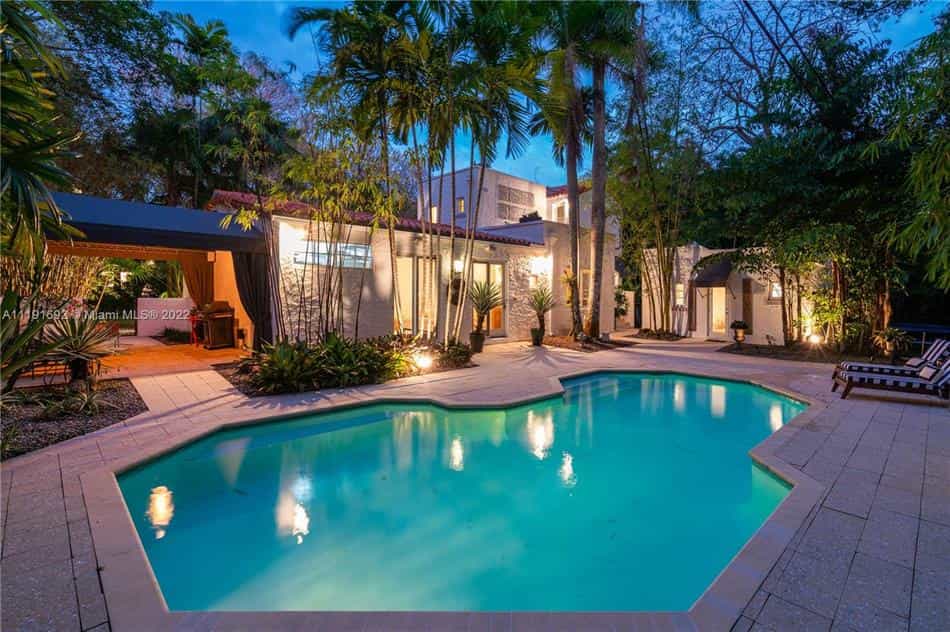 Condominium in Coral Gables, Florida 10204713