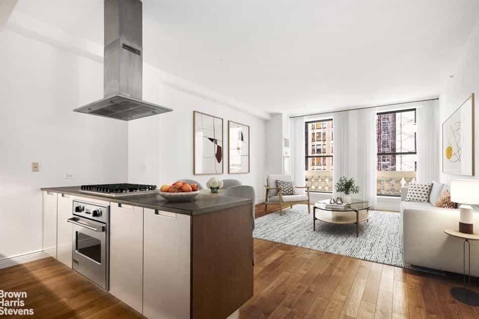 Condominium in New York, New York 10204765