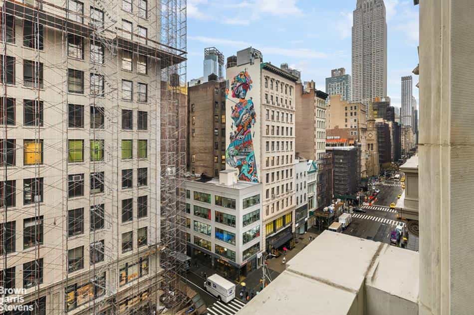 Condominium in New York, New York 10204765