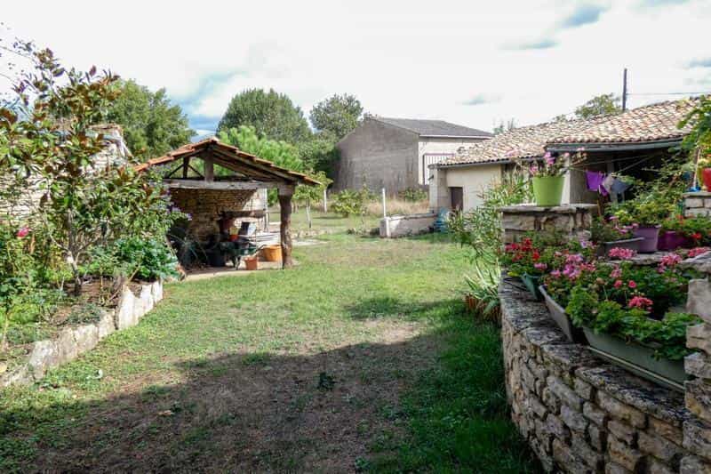 σπίτι σε Sauzé-Vaussais, Nouvelle-Aquitaine 10204849