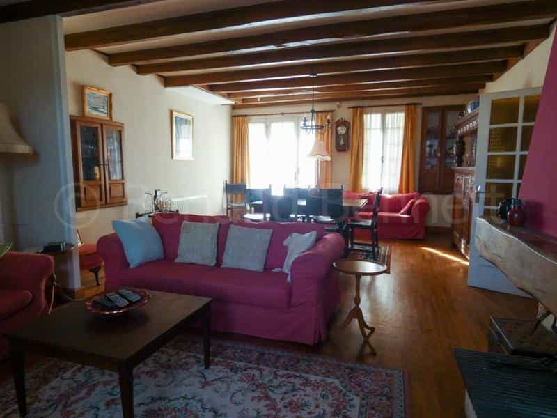 House in Sauze-Vaussais, Nouvelle-Aquitaine 10204850