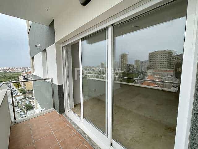 Condominium in Vila Velha, Porto 10204866
