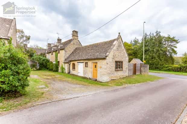 House in Burford, Oxfordshire 10204952