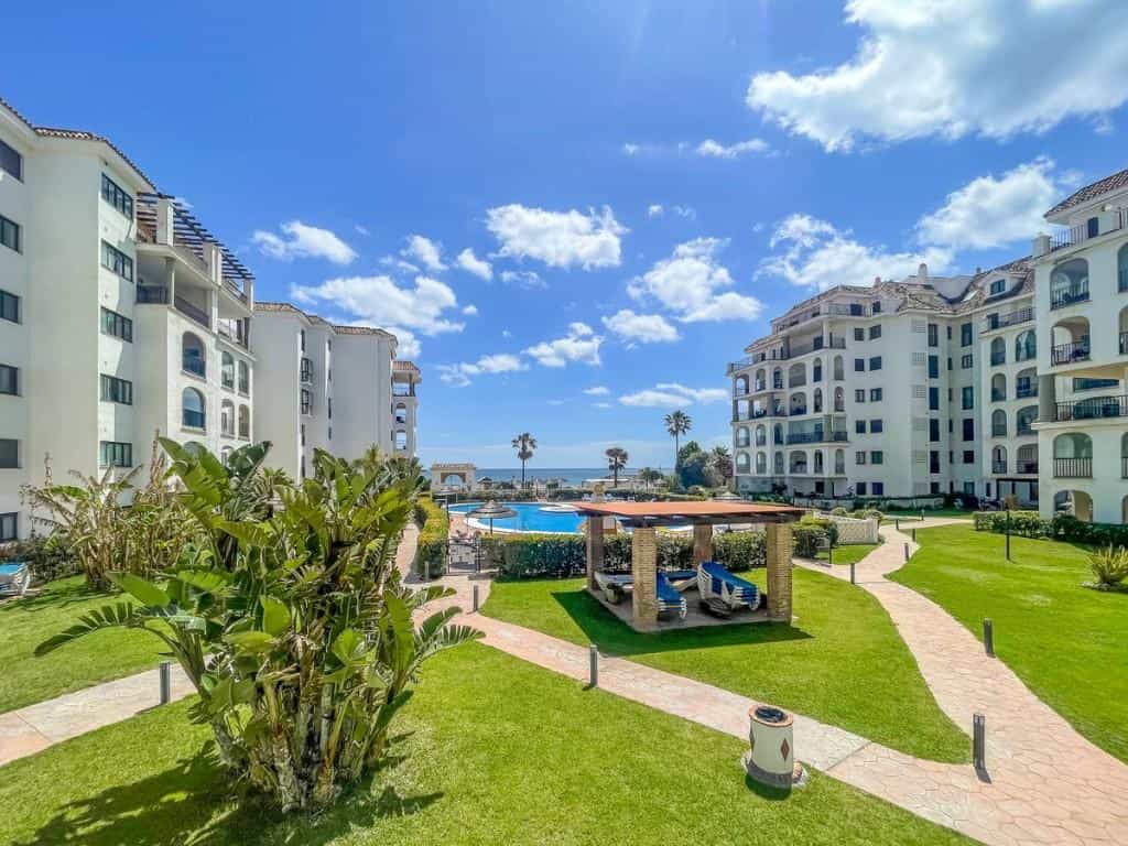 Condominium dans Puerto de la Duquesa, Andalusia 10205146