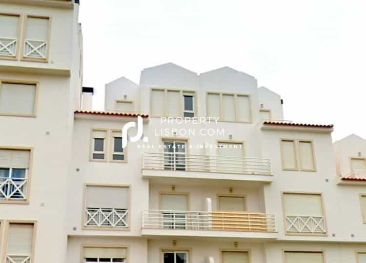 Condominium in Ferrel, Leiria 10205166