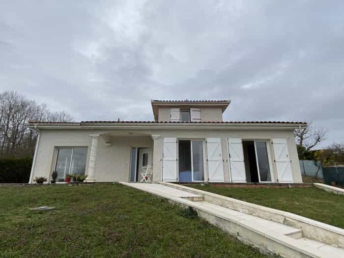 Rumah di Beauchalot, Occitanie 10205266