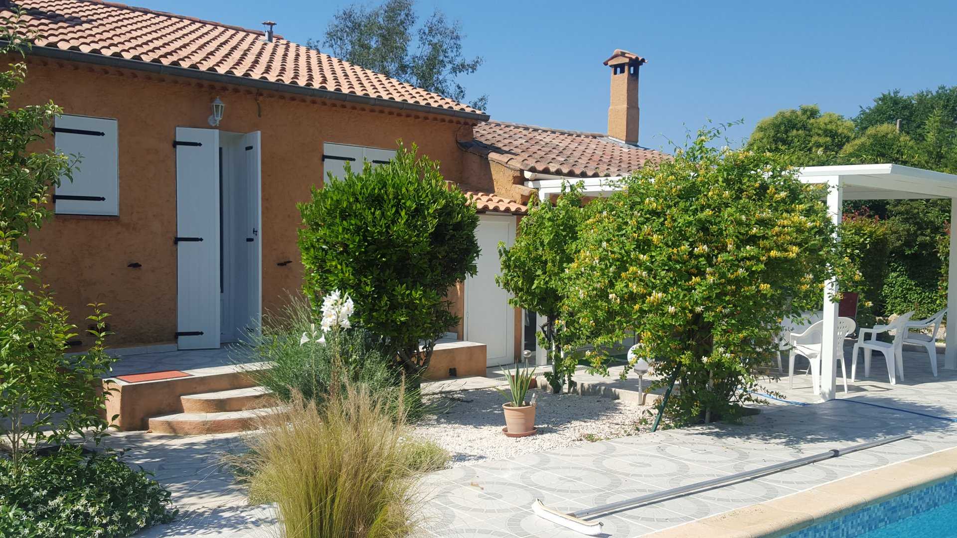 房子 在 Lorgues, Provence-Alpes-Côte d'Azur 10205296