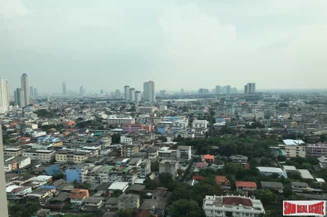 Condominium in Godown, Krung Thep Maha Nakhon 10205841