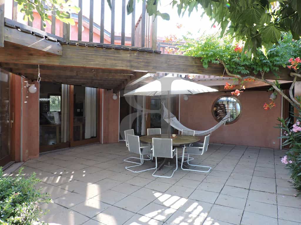 House in Bedoin, Provence-Alpes-Cote d'Azur 10205972