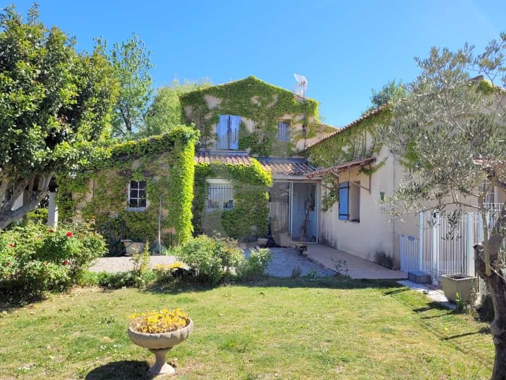 жилой дом в L'Isle-sur-la-Sorgue, Provence-Alpes-Côte d'Azur 10205987