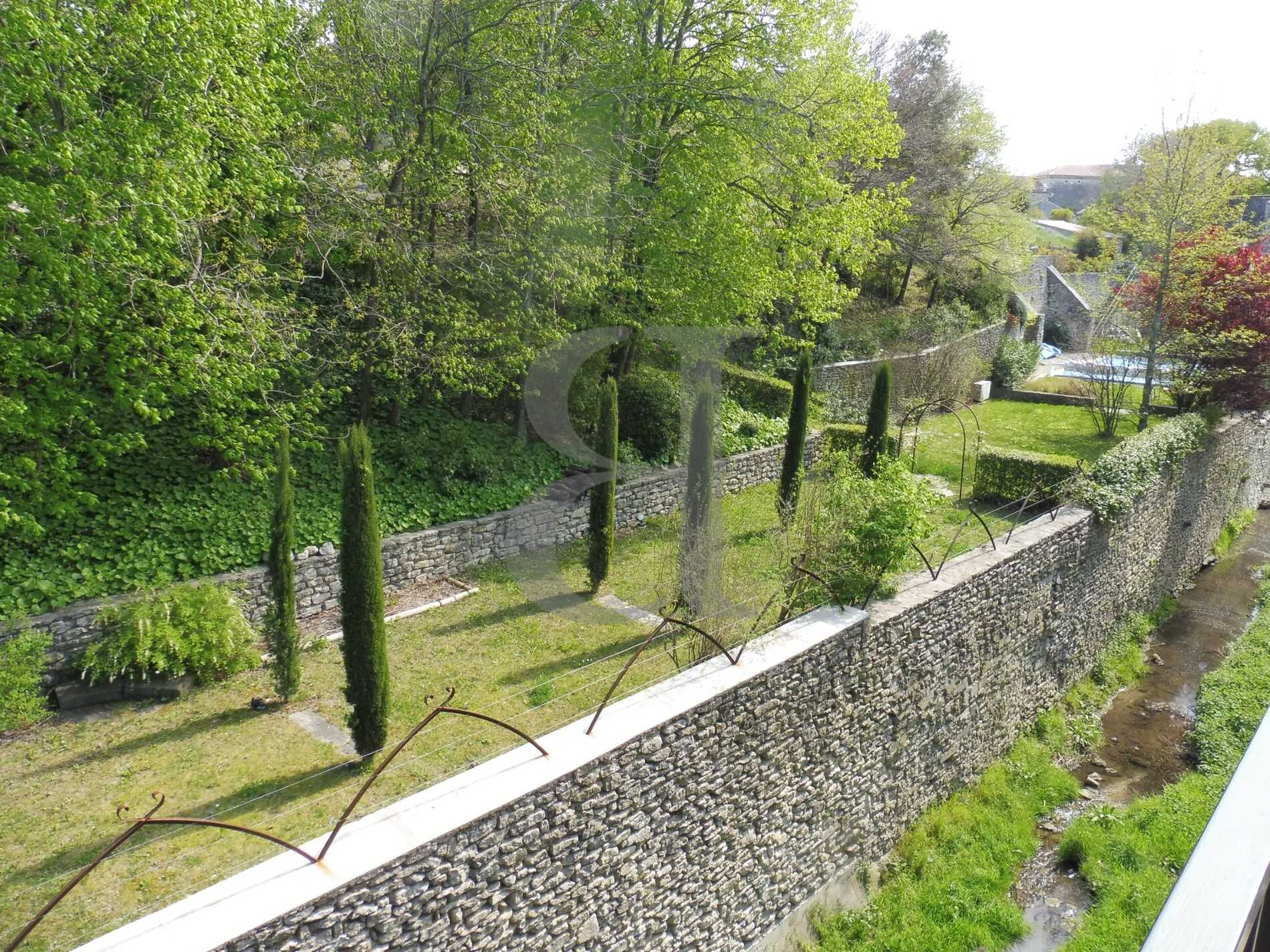Rumah di Grignan, Auvergne-Rhone-Alpes 10205994