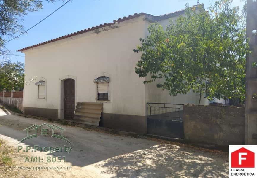 жилой дом в Феррейра-ду-Зезере, Сантарен 10206006