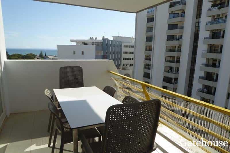 Condominium in Quarteira, Faro 10206083
