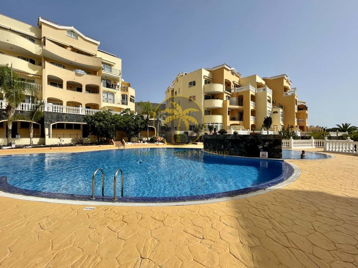 Condominium in Los Cristianos, Canary Islands 10206103