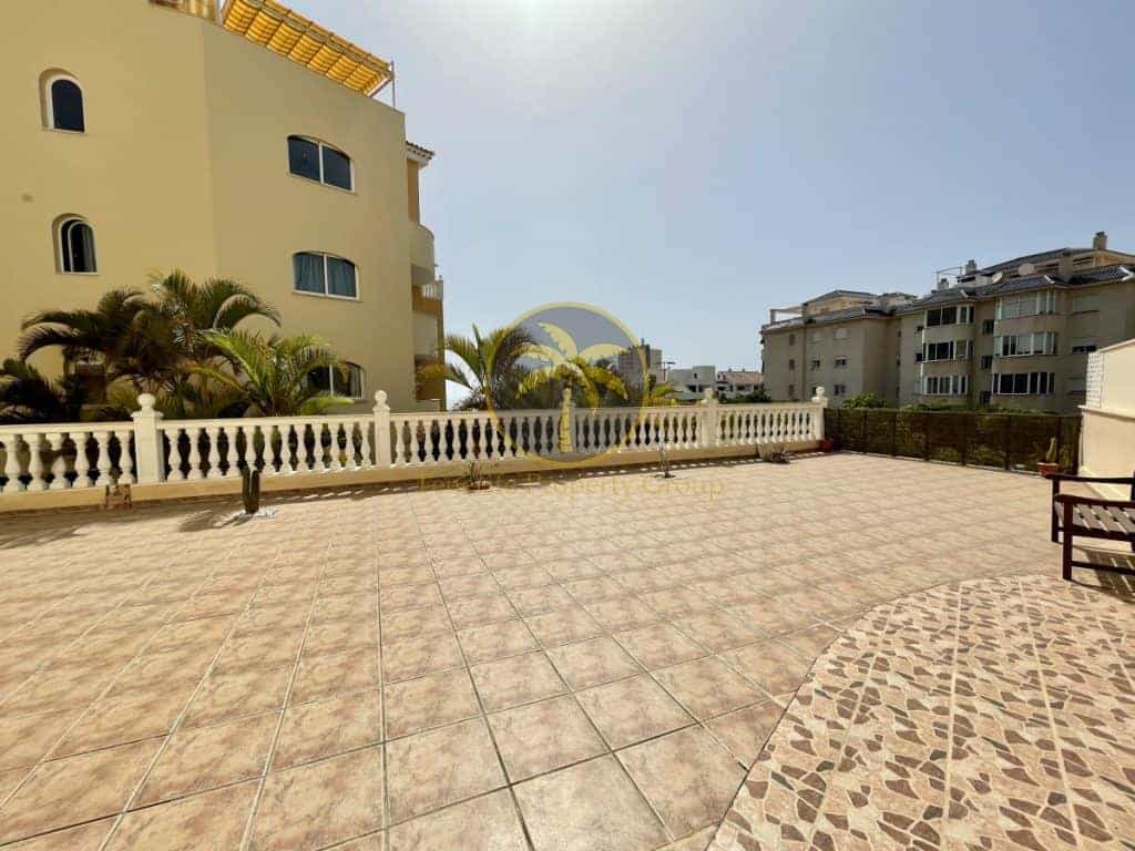 Condominium in Los Cristianos, Canary Islands 10206103