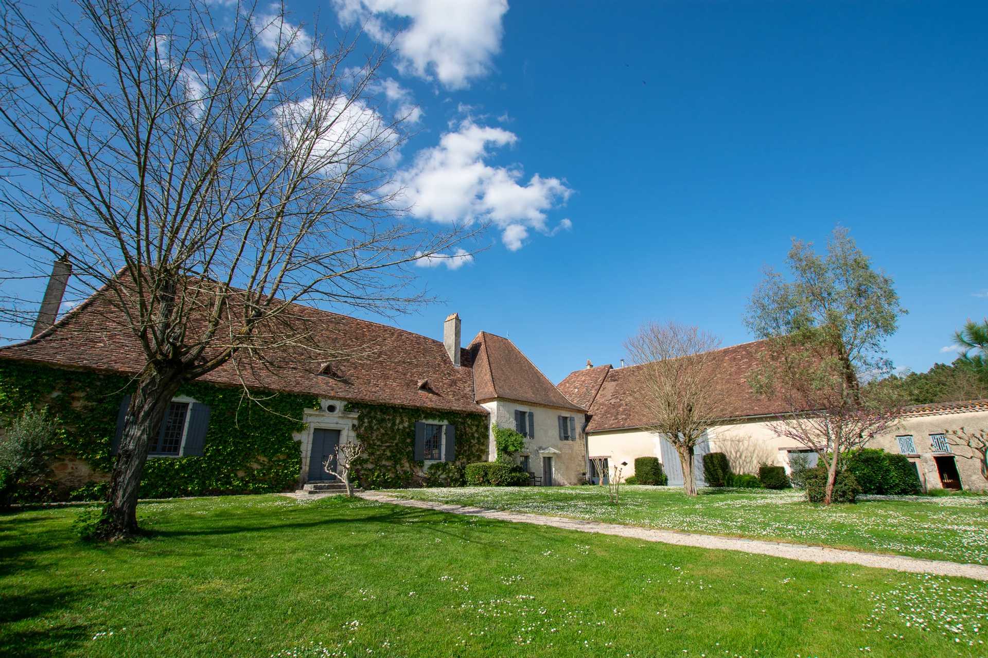 房子 在 Villamblard, Nouvelle-Aquitaine 10206105