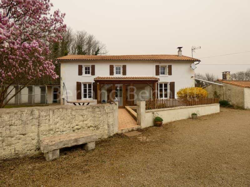Rumah di Celles-sur-Belle, Nouvelle-Aquitaine 10206110