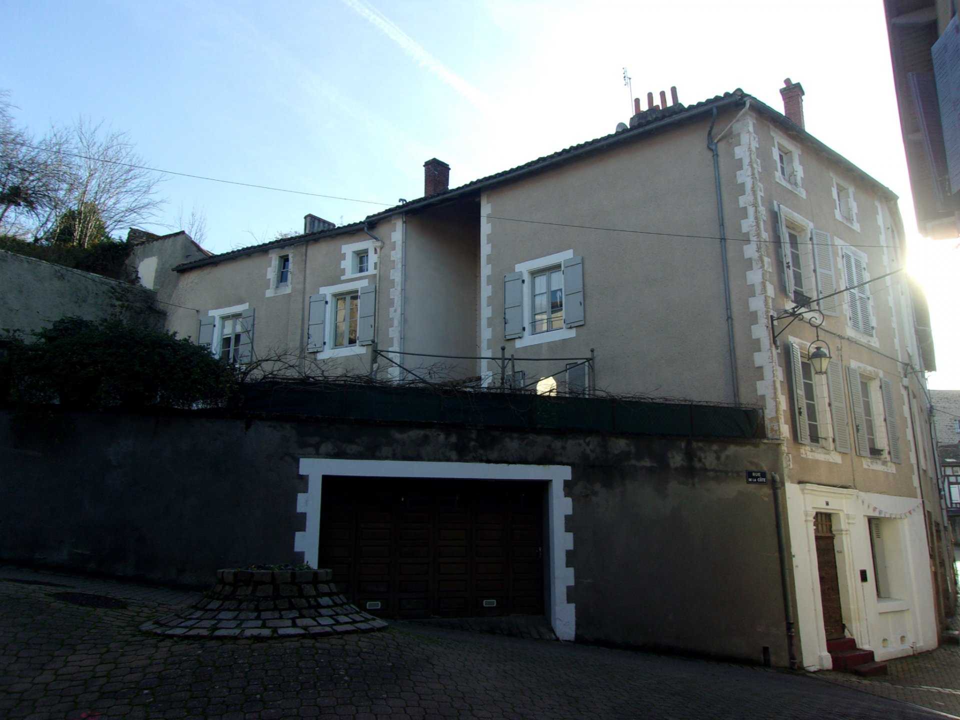 بيت في Confolens, Nouvelle-Aquitaine 10206176