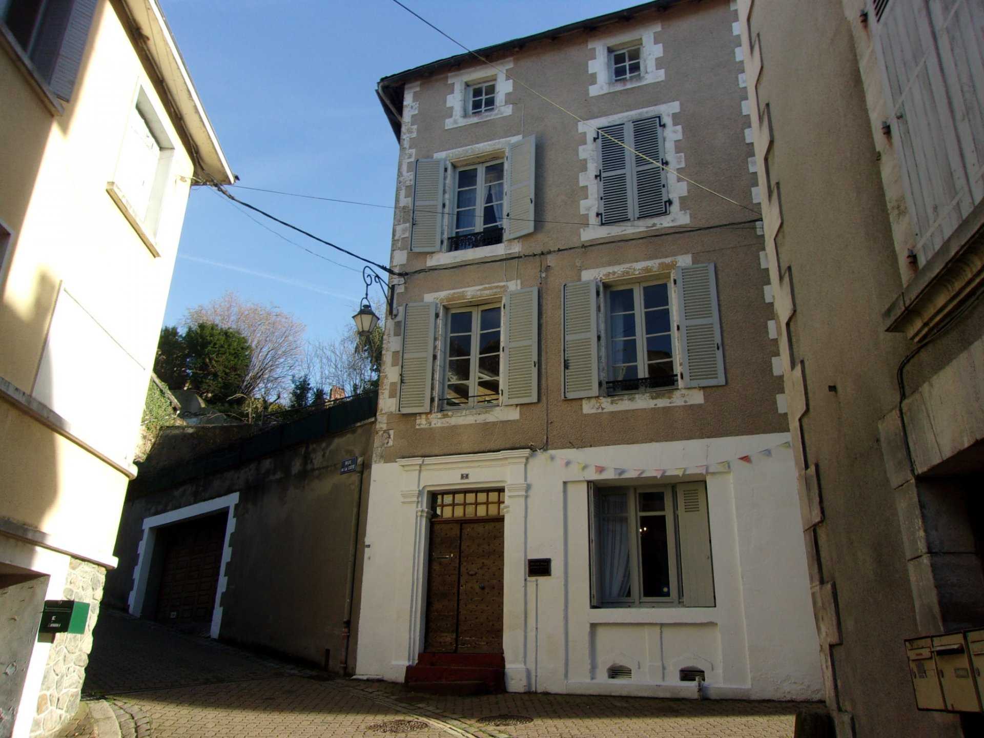 casa en Confolens, Nouvelle-Aquitaine 10206176