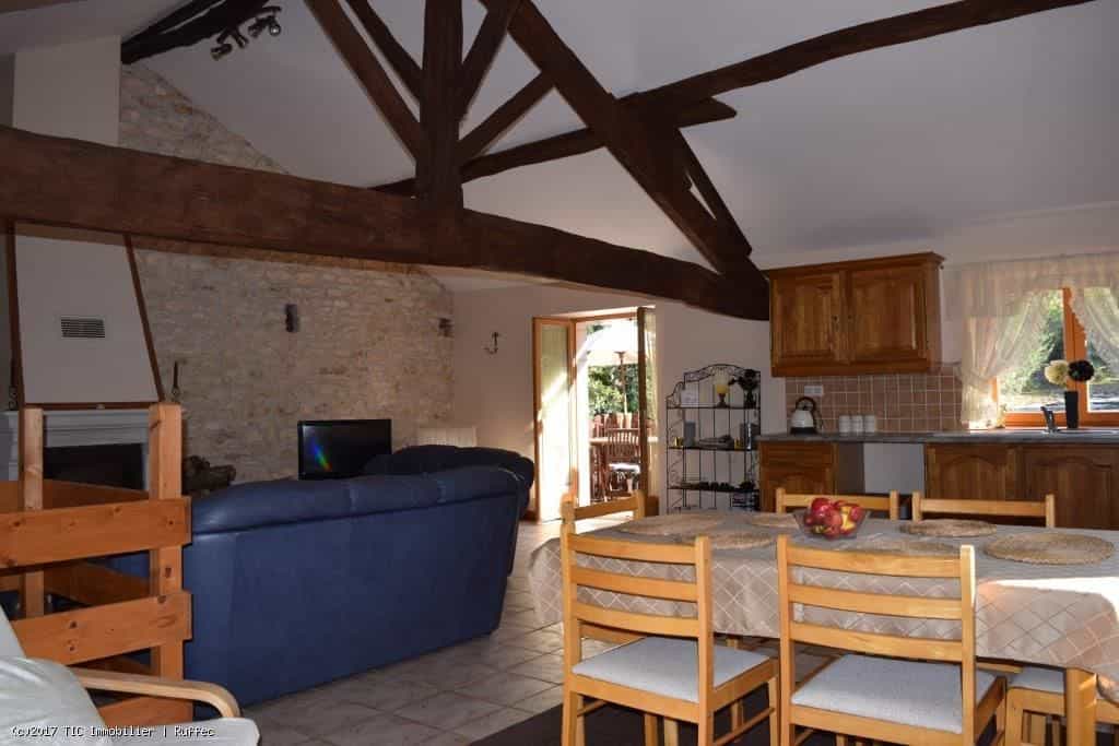 House in Champagne-Mouton, Nouvelle-Aquitaine 10206226