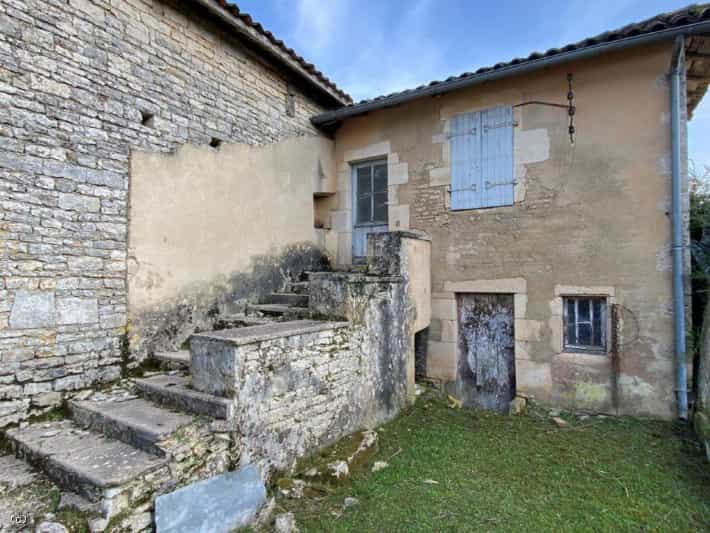 Huis in Aunac, Nouvelle-Aquitanië 10206228