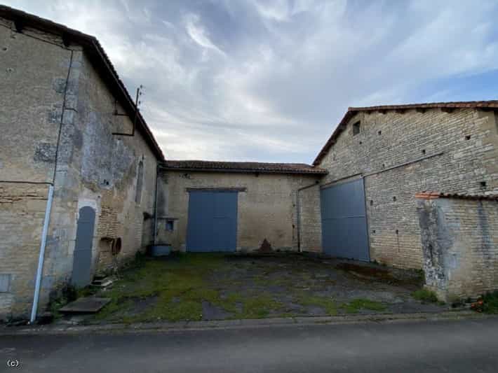 房子 在 Aunac-sur-Charente, Nouvelle-Aquitaine 10206228