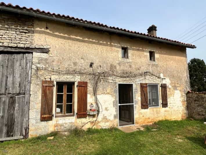 House in Confolens, Nouvelle-Aquitaine 10206229