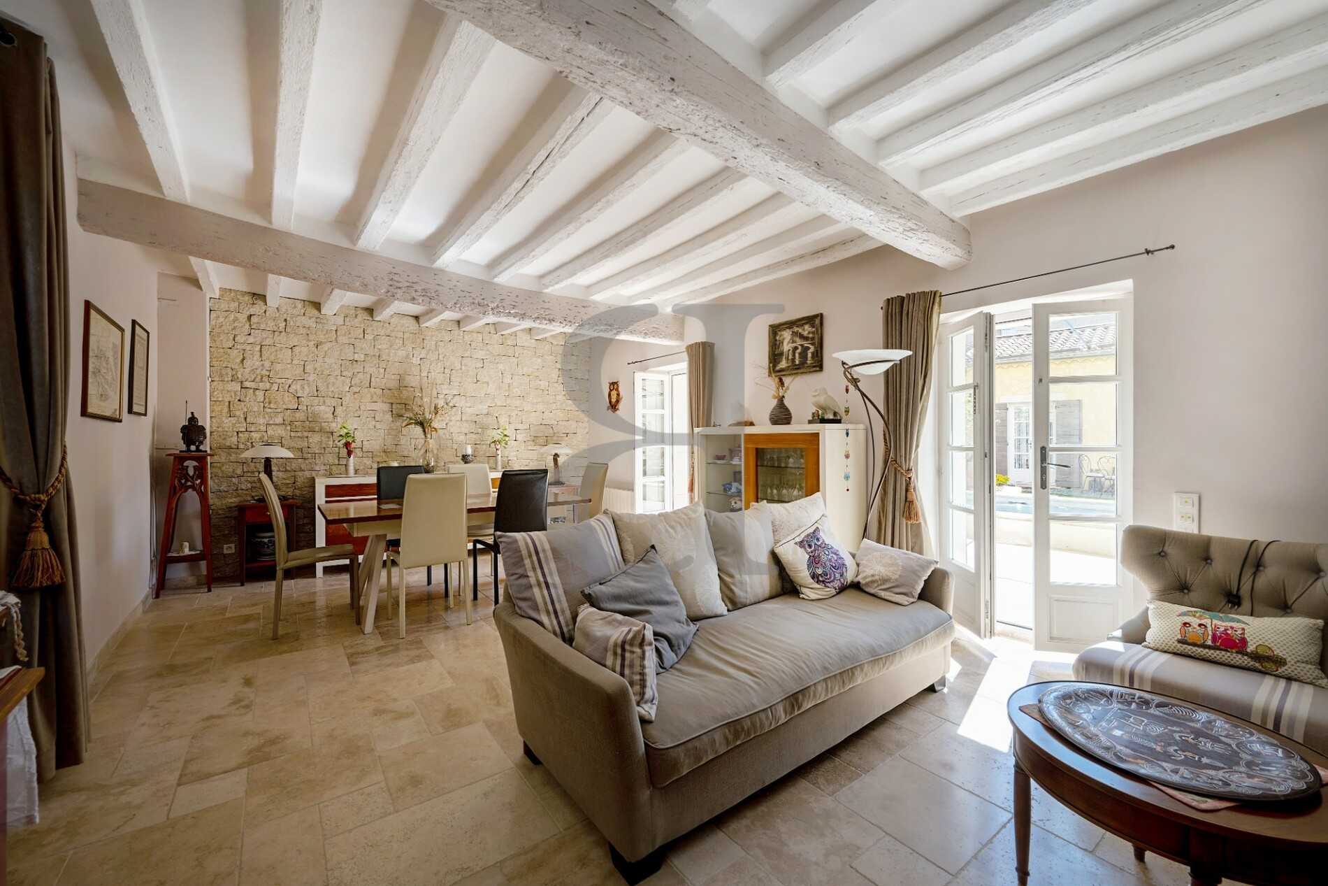 Casa nel Pernes-les-Fontaines, Provence-Alpes-Côte d'Azur 10206342