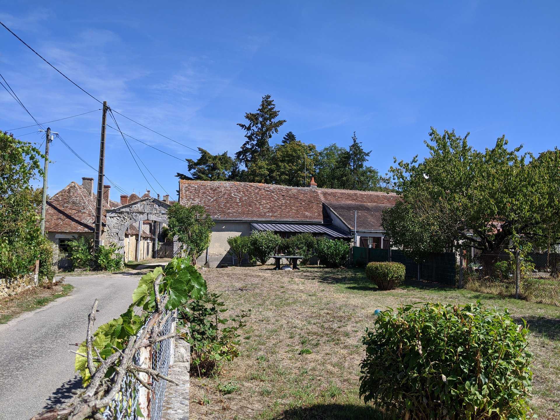 House in Le Blanc, Centre-Val de Loire 10206382