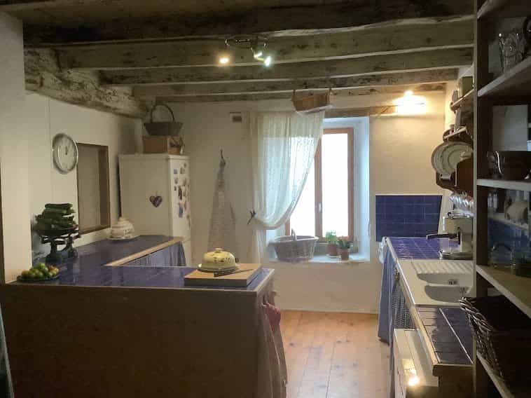 House in Airvault, Nouvelle-Aquitaine 10206383