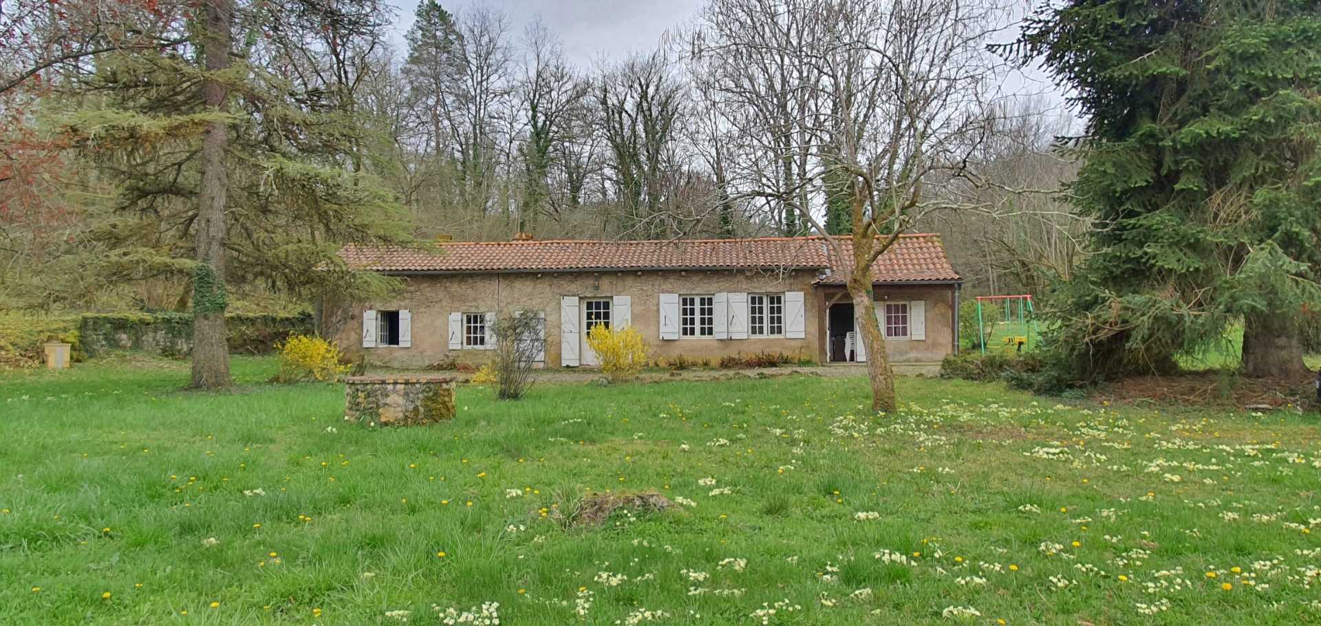 House in Les Eyzies, Nouvelle-Aquitaine 10206435
