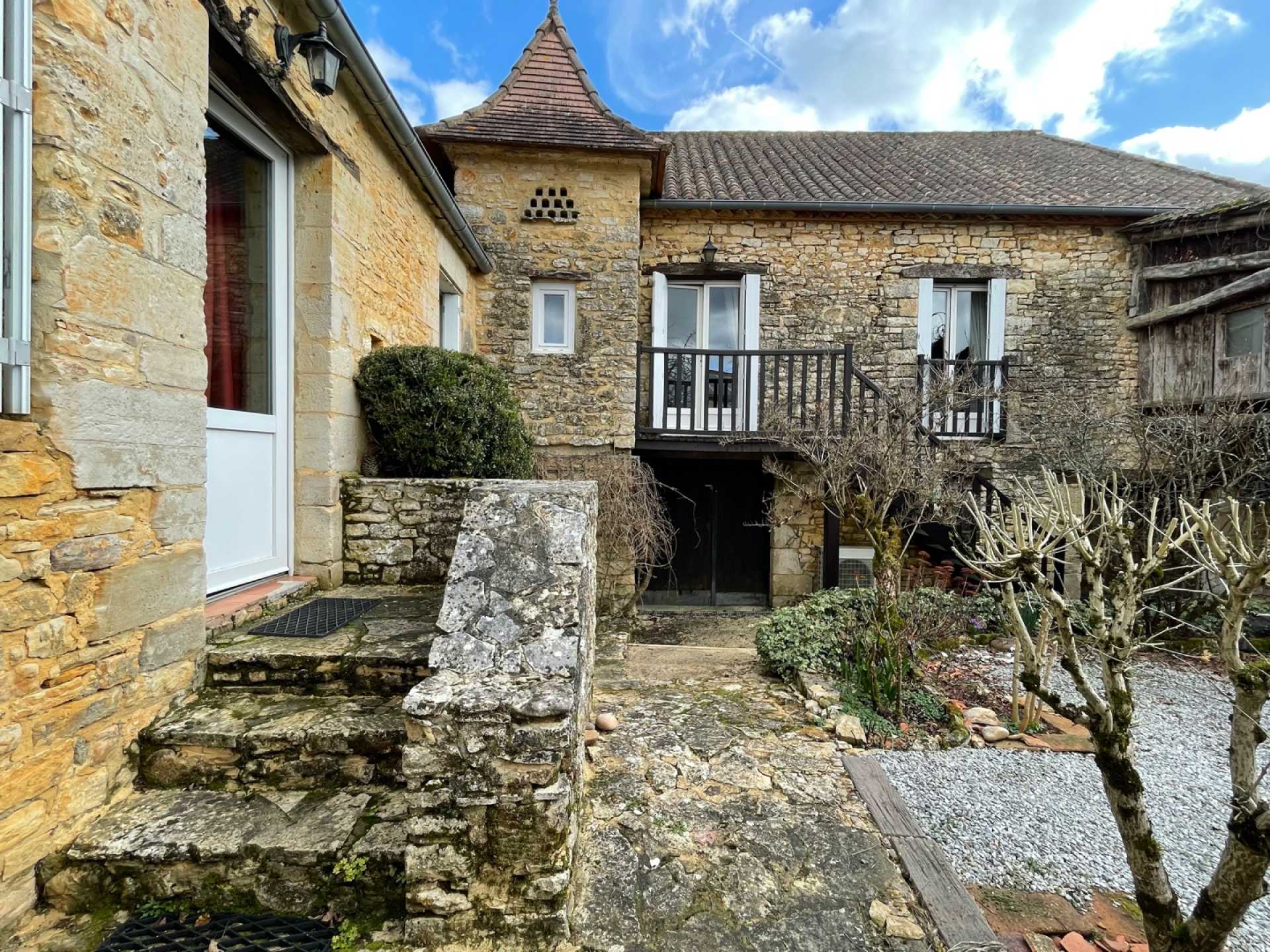 بيت في Saint-Cyprien, Nouvelle-Aquitaine 10206548