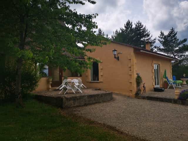 casa en Saint-Cyprien, Nouvelle-Aquitaine 10206564