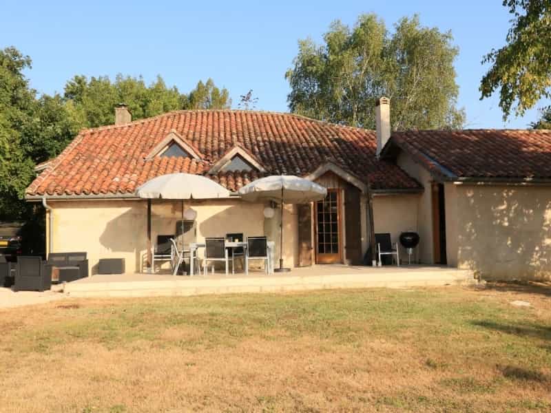 بيت في Demu, Occitanie 10206630