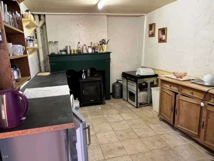 σπίτι σε Nanteuil-en-Vallee, Nouvelle-Aquitaine 10206821