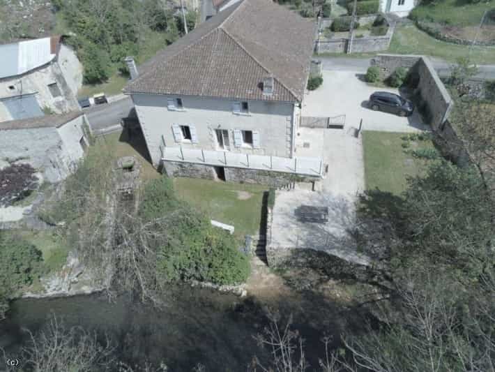 casa no Verteuil-sur-Charente, Nouvelle-Aquitaine 10206823