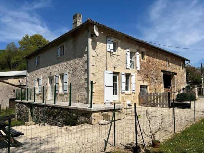 casa no Verteuil-sur-Charente, Nouvelle-Aquitaine 10206823