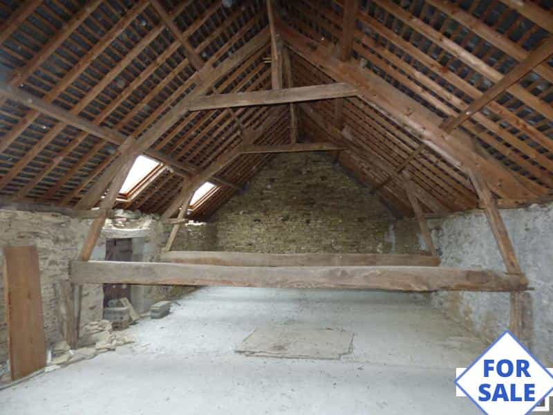 Dom w Saint-Denis-sur-Sarthon, Normandy 10206866