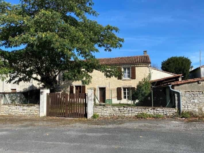 House in Cellefrouin, Nouvelle-Aquitaine 10206942