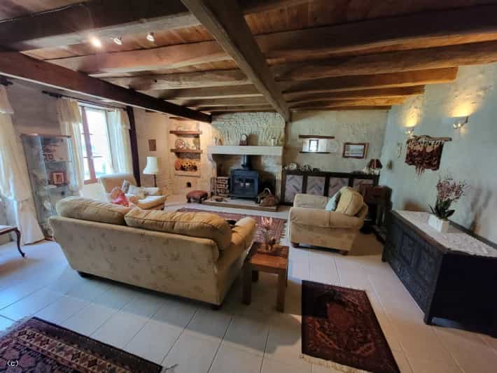 House in Civray, Nouvelle-Aquitaine 10207046