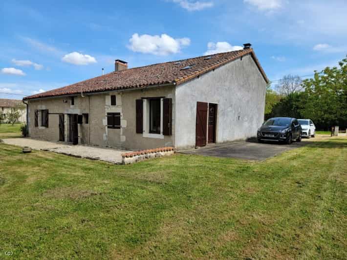 House in Civray, Nouvelle-Aquitaine 10207046