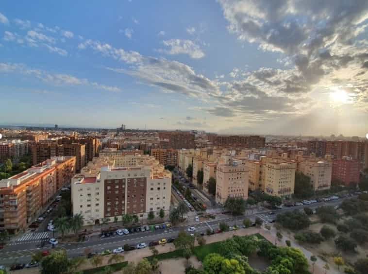 Condominium in València, Comunitat Valenciana 10207619