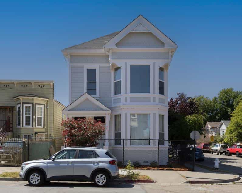 Condominium in West Oakland, California 10207749