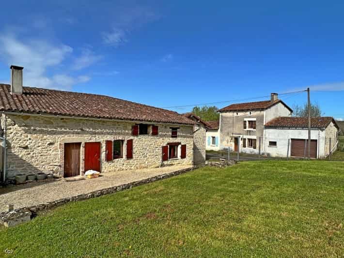 Talo sisään Champagne-Mouton, Nouvelle-Aquitaine 10207981