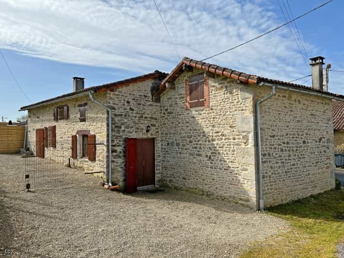 Talo sisään Champagne-Mouton, Nouvelle-Aquitaine 10207981