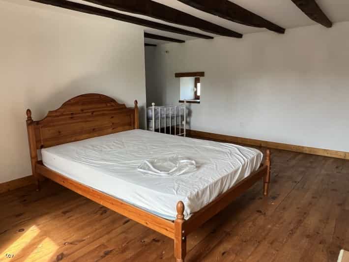 Huis in Champagne-Mouton, Nouvelle-Aquitaine 10207981