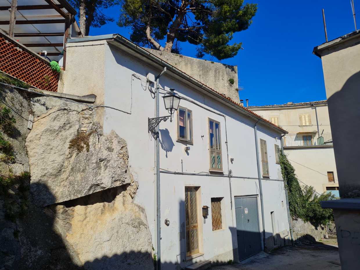 Condominium in San Valentino in Abruzzo Citeriore, Abruzzen 10208016
