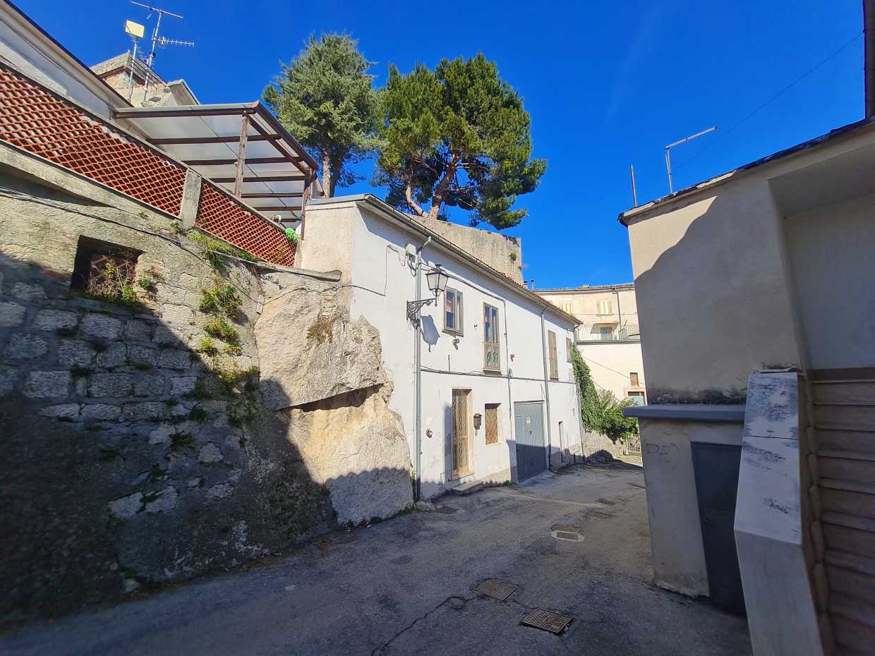 Condominium in San Valentino in Abruzzo Citeriore, Abruzzen 10208016