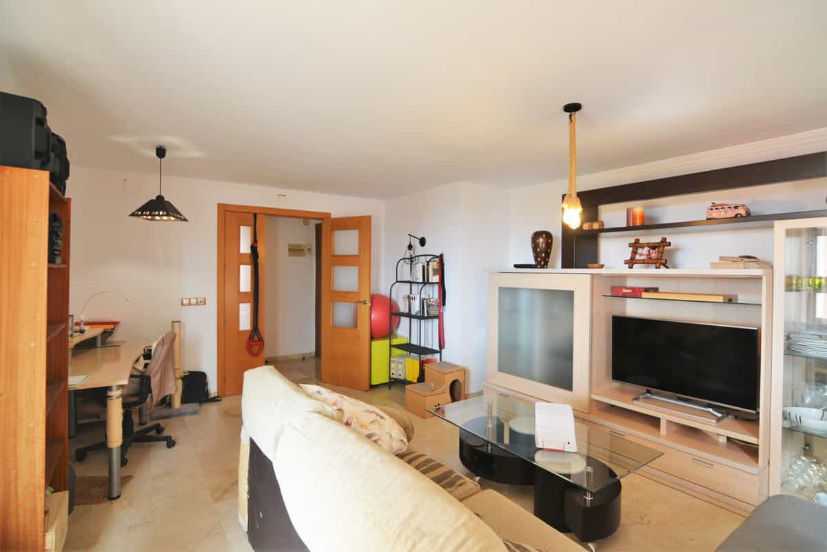 Condominium in Arroyo de la Miel, Andalusia 10208093