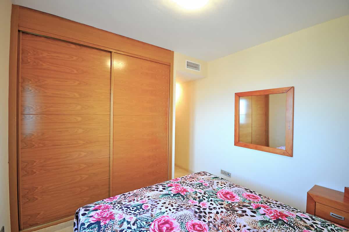 公寓 在 Puerto de la Duquesa, Andalusia 10208285
